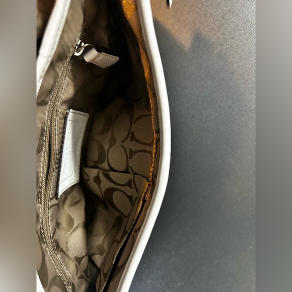 Coach leather flap style purse - Picture 4 of 5